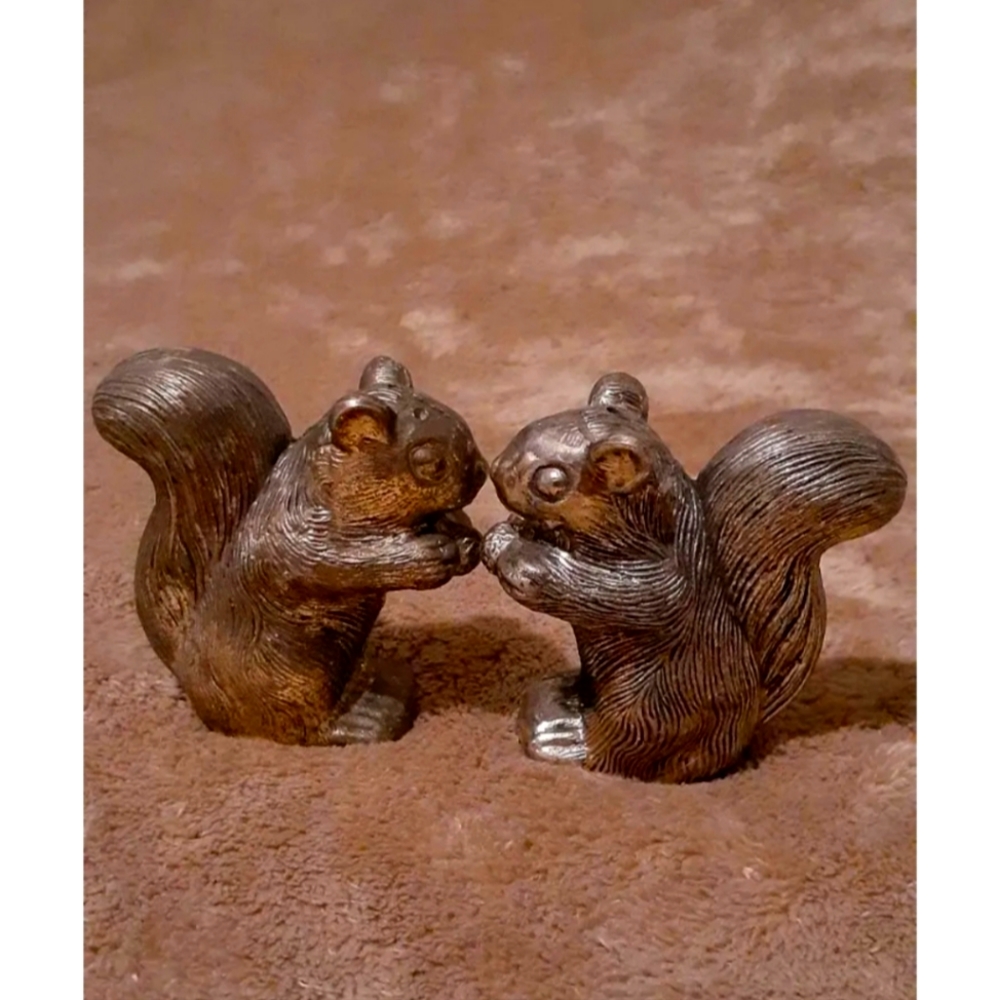 Vintage Arthur Court Pewter Squirrel Salt & Pepper Shakers - Picture 1 of 1